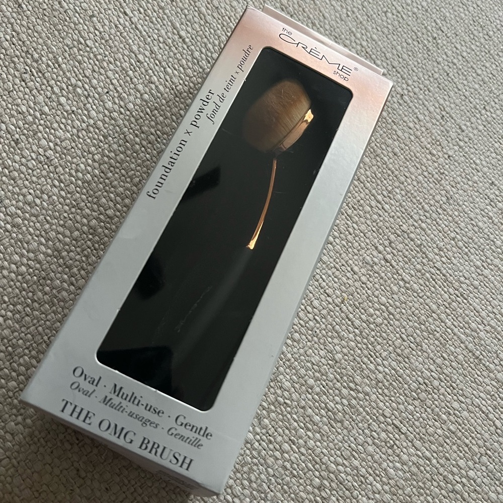 The crème shop. The oval OMG BRUSH brand new in box